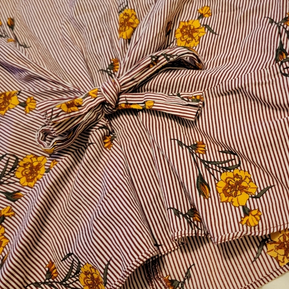 Sweet Wanderer flutter sleeve front wrap  burgundy pinstripe floral blouse - Picture 8 of 10